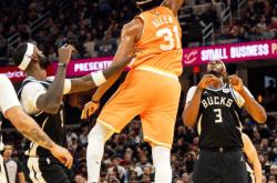 lol合区-雄鹿力克尼克斯，米切尔带队取胜