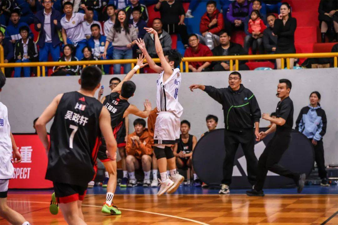 篮球赛场上值得期待，球员对冠军渴望