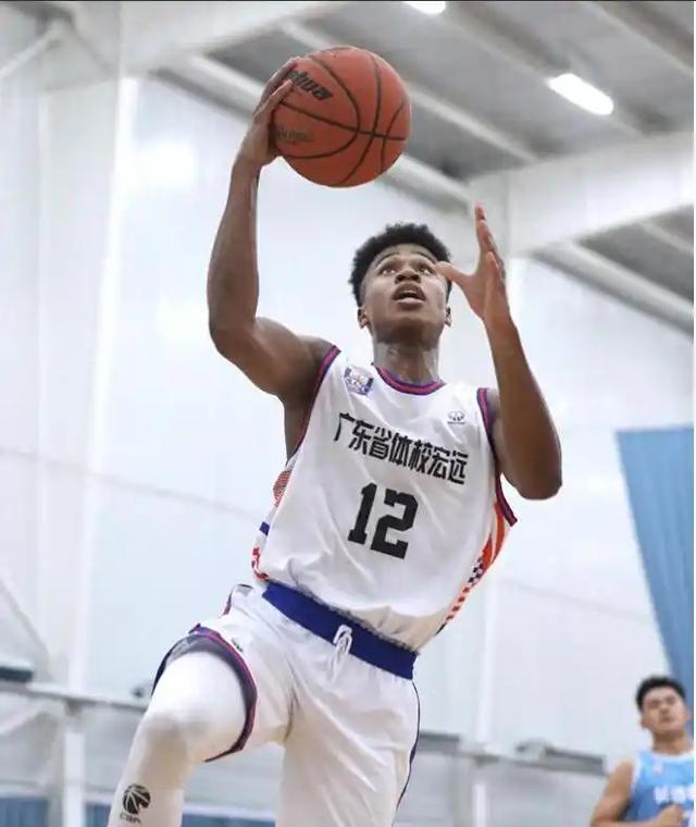 关于新晋新秀表现亮眼，震撼国际篮球界的信息